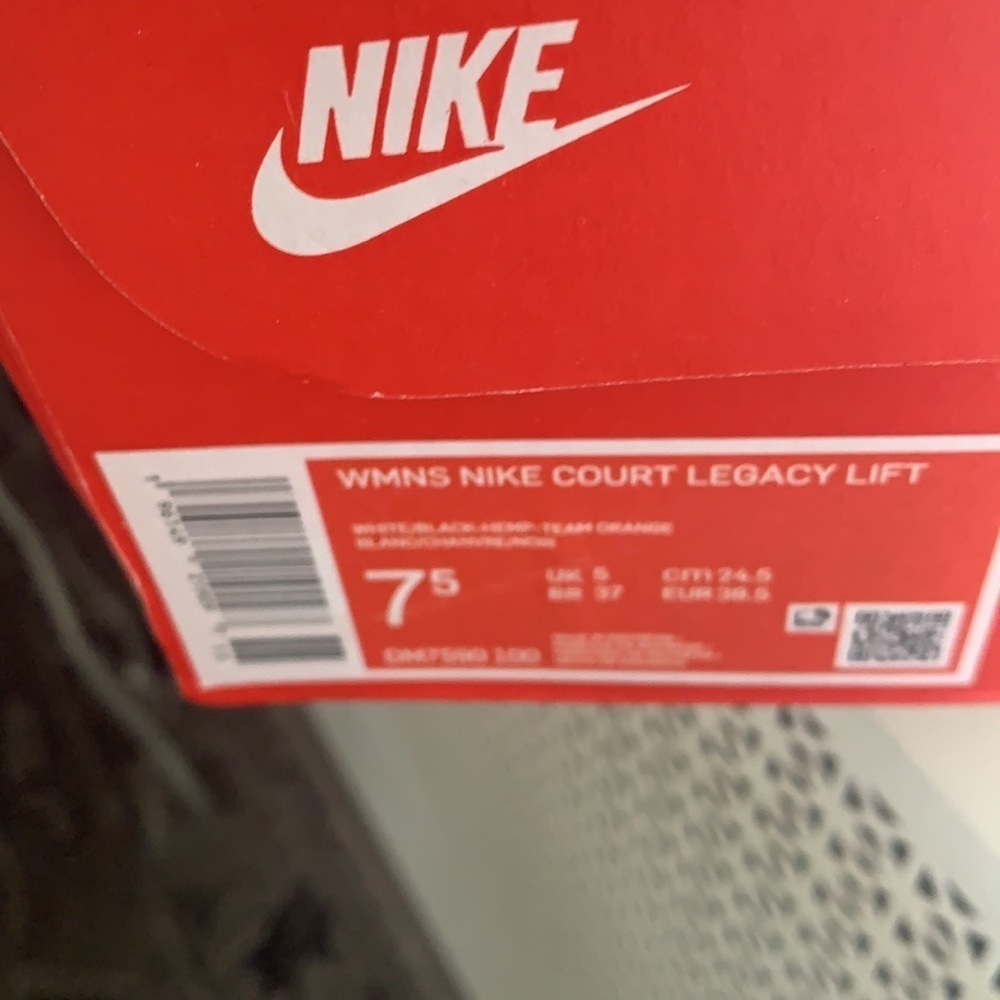 COPY - Nike - Picture 4 of 6